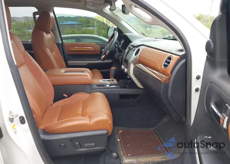 2018 Toyota Tundra 1794 5.7L V8 z USA, uszkodzony, nr VIN 5TFAY5F18JX729236